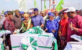 Oyetola, Makinde flag off reconstruction of Osogbo-Iwo-Ibadan Road